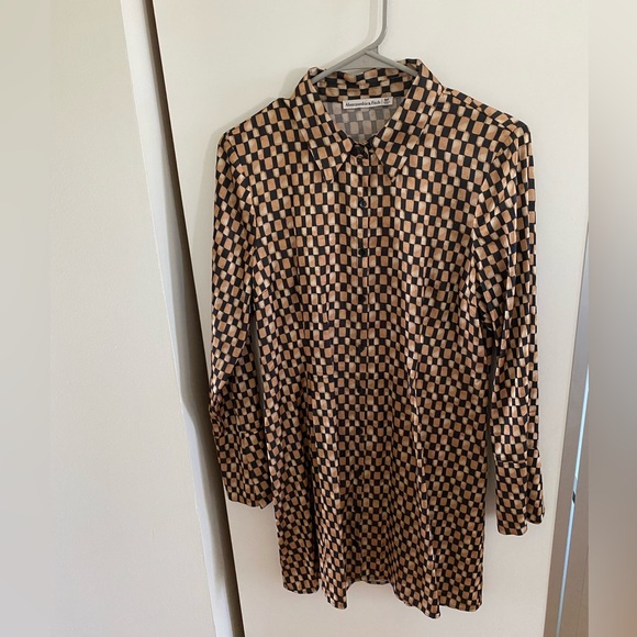 Abercrombie button down satin dress with flare sleeves in size Medium Petite - Picture 2 of 4